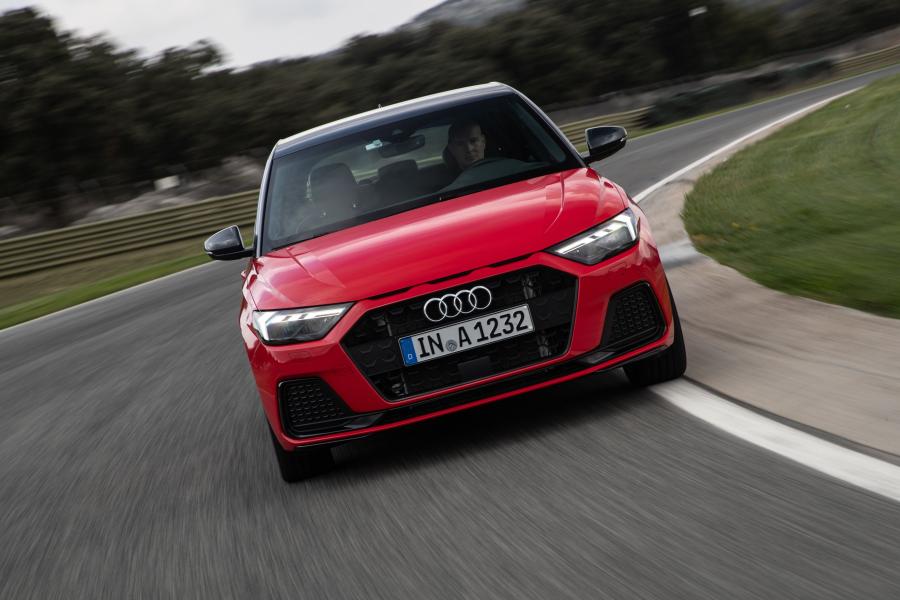  Audi A1 Sportback 30 TFSI Advanced 2018 года  (WW) (фото 6 из 16)